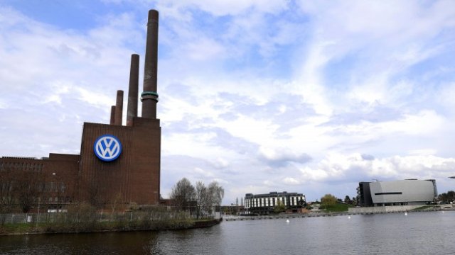 <p>
	Комплексът на Volkswagen във Волфсбург.<em> Снимка: Bloomberg L.P.</em></p>
