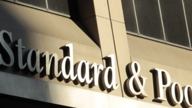 <p>
	Standard &amp; Poor&#39;s може да покаже червена светлина на водещите европейски икономики.<em> Снимка: Ройтерс</em></p>
