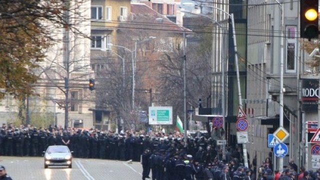 <p style="text-align: justify;">
	<span style="font-size: 12px;">Засилено е полицейското присъствие в градовете.&nbsp;</span><em>Снимка: БТА, архив.</em></p>
