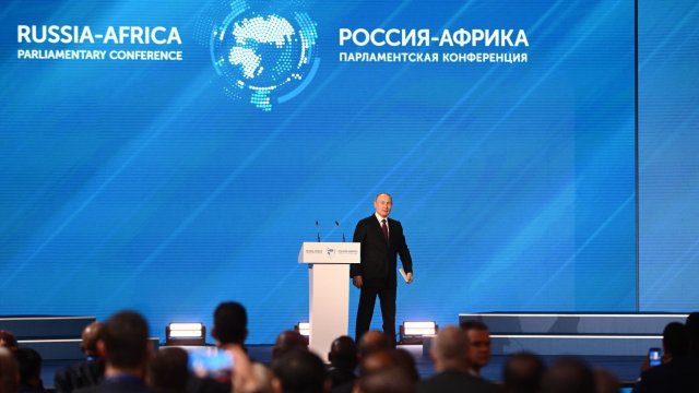Президентът на Русия Владимир Путин на срещата на върха Русия-Африка, която се проведе в Санкт Петербург. Снимка: EPA/VLADIMIR ASTAOKOVICH/SPUTNIK/KREMLIN 