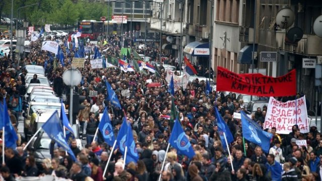 <p>
	Хиляди излязоха на протест в Белград срещу избора на Александър Вучич. Снимка: <em>Ройтерс</em></p>

