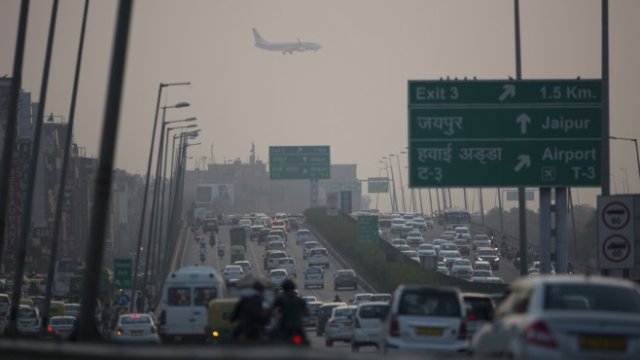 <p>
	Индия се опитва да се пребори и със замърсяването на въздуха. <em>Снимка: Ruhani Kaur/Bloomberg</em></p>
