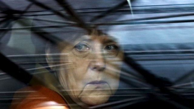 <p>
	Германският канцлер Ангела Меркел пристига на срещата между ЕС и Турция в Брюксел.<em> Снимка: Ройтерс</em></p>
