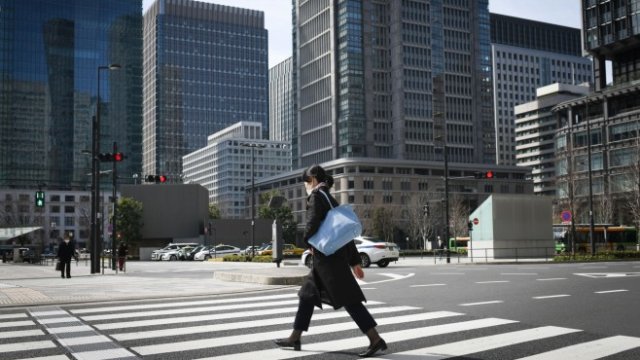 <p>
	Стабилният ръст на възвръщаемостта от директните инвестиции на Япония в чужбина спомогна излишъкът по първичния доход на страната да достигне 1,289 трилиона йени през януари.<em> Снимка: Noriko Hayashi/Bloomberg </em></p>
