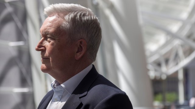 Изпълнителният директор на Aston Martin Ейдриън Холмарк. Снимка: Bloomberg L.P.