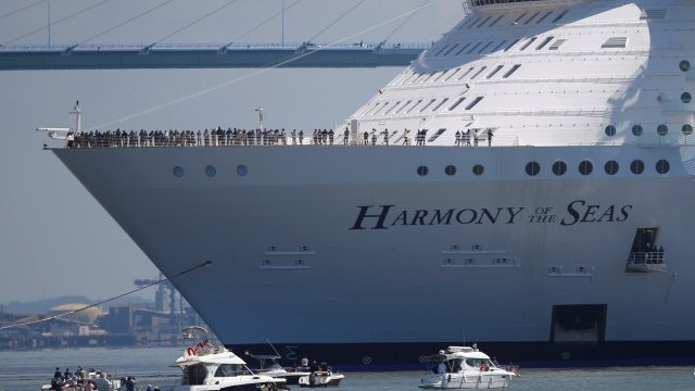 Най-големият круизен кораб в света вече е във водата