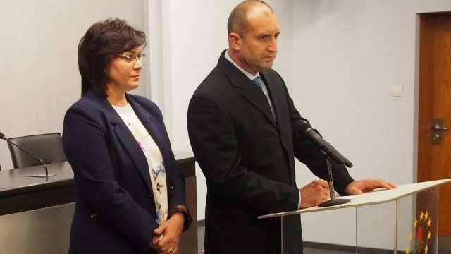 <p>
	Лидерът на БСП Корнелия Нинова и ген. Румен Радев, кандидат-президент на партията. <em>Снимка: БСП</em></p>
