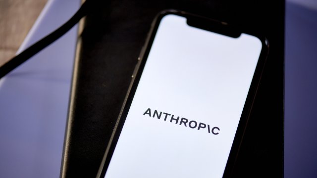 Amazon ще инвестира още 4 млрд. долара в Anthropic, най-големия съперник на OpenAI