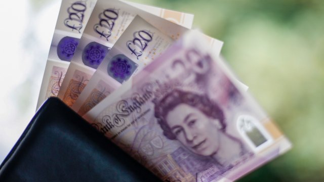 Анализатори определят хода на финансовия министър Куаси Куартенг като икономически хазарт. Снимка: Hollie Adams/Bloomberg