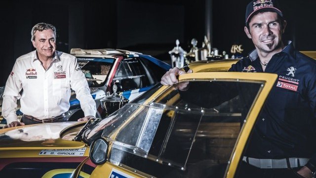 <p>
	Карлос Сайнц и Сирил Деспре. <em>Снимка: Peugeot</em></p>
