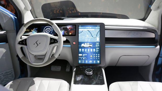 Интериорът на електрическия Model V на  Foxconn Technology Group, представен на автомобилно изложение в Тайпе, Тайван на 18 октомври 2022 г. Снимка: Bloomberg L.P.