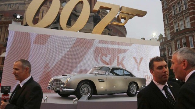 <p>
	Aston Martin участва във всички поредици на Агент 007. <em>Снимка: Ройтерс</em></p>
