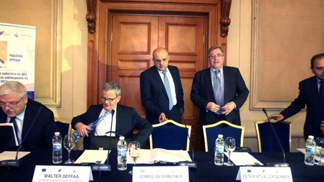 <p>
	Министър Дончев представи официалната позиция на ЕК по разработването на Договора за партньорство и програмите, които ще бъдат финансирани с еврофондове в периода 2014-2020 г.&nbsp;<em>Снимка: БТА</em></p>
