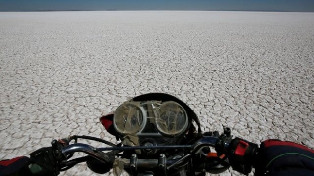 <p>
	Пресъхналото езеро Поопо в Боливия, 3 септември 2018 г. <em>Снимка: Ройтерс</em></p>
