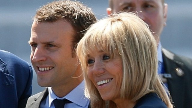 <p>
	Еманюел Макрон със своята съпруха Брижит. Снимка: <em>Архив Ройтерс</em></p>
