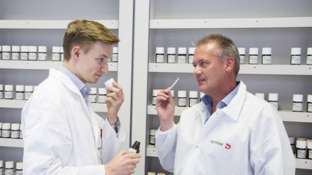 <p>
	Лабораторията на Symrise. <em>Снимка:&nbsp; Martin Leissl/Bloomberg</em></p>
