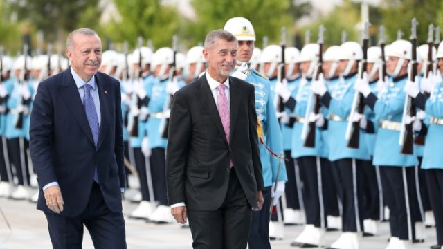 <p>
	Чешкият премиер&nbsp;Андрей&nbsp;Бабиш (вдясно) и Ердоган. <em>Снимка: Ройтерс</em></p>

