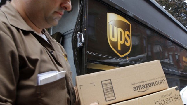 <p>
	Най-често онлайн търговци, които продават продуктите си в Amazon, променят бързо цените си. <em>Снимка: Ройтерс</em></p>
