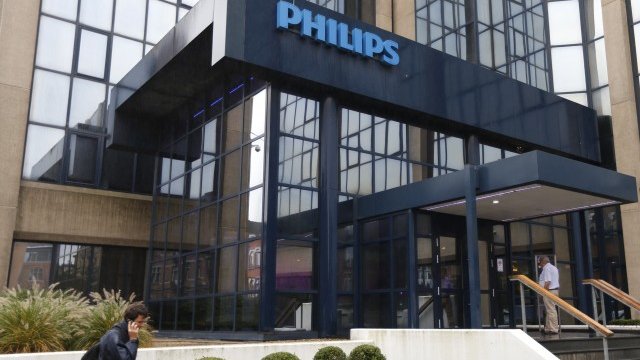 <p>
	Унило насроение е обхванало седалището на Philips в Брюксел. <em>Снимка: Ройтерс</em></p>
