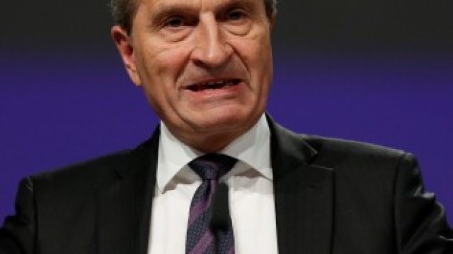 <p>
	Гюнтер Йотингер.&nbsp;<em>Снимка: Архив Ройтерс</em></p>
