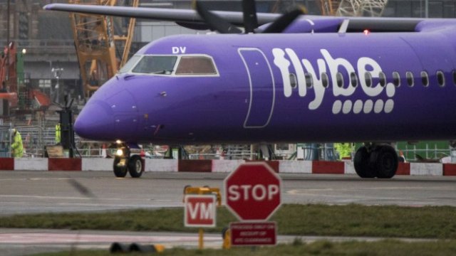 <p>
	Самолетите на Flybe се приземиха завинаги. <em>Снимка: Chris Ratcliffe/Bloomberg</em></p>
