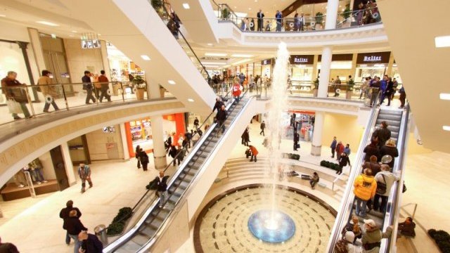 <p>
	Площите със заведения за хранене в моловете на ЕСЕ непрекъснато се увеличават.<em> Снимка: ЕСЕ</em></p>
