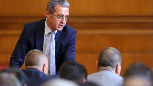 <p>
	Йордан Цонев в парламента. <em>Снимка: БТА</em></p>
