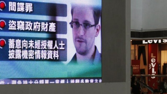 <p>
	САЩ призоваха страните от Западното полукълбо да им предадат напусналия Хонконг Едуард Сноудън, ако се опита да премине през тяхна територия. <em>Снимка: Ройтерс</em></p>
