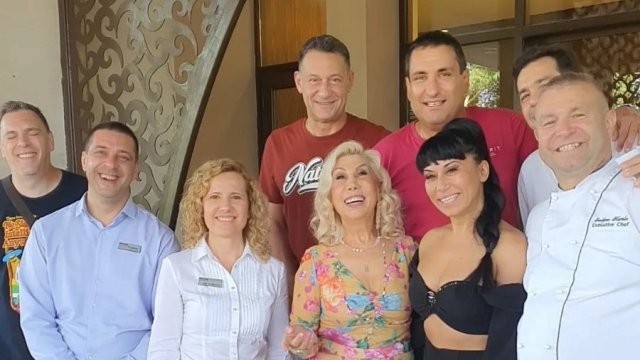 Камен Воденичаров, Тончо Токмакчиев и Силвия Кацарова в Barcelo Royal Beach. Снимка: Barcelo Royal Beach