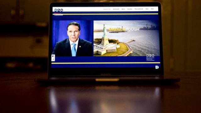 <p>
	Куомо стана герой в очите на милиони американци с всекидневните си брифинги за коронавируса. <em>Снимка: Bloomberg LP</em></p>
