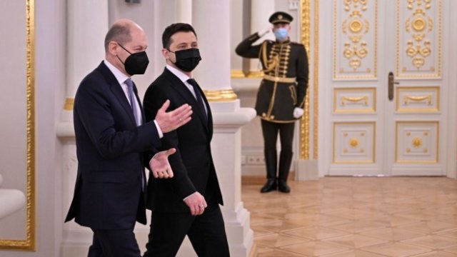 <p>
	Среща на президента на Украйна с федералния канцлер на Германия.<em> Снимка: Уебсайта на президентството на Украйна</em></p>
