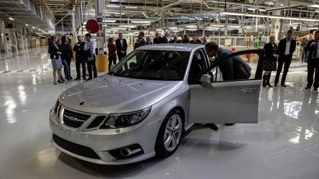 <p>
	Saab 9-3 слиза от конвейера на фабриката в Тролхетан. Снимка: NEVS</p>
