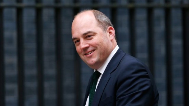 <p>
	Министър Бен Уолъс заплаши с нови данъци големите технологични компании. <em>Снимка: Ройтерс</em></p>
