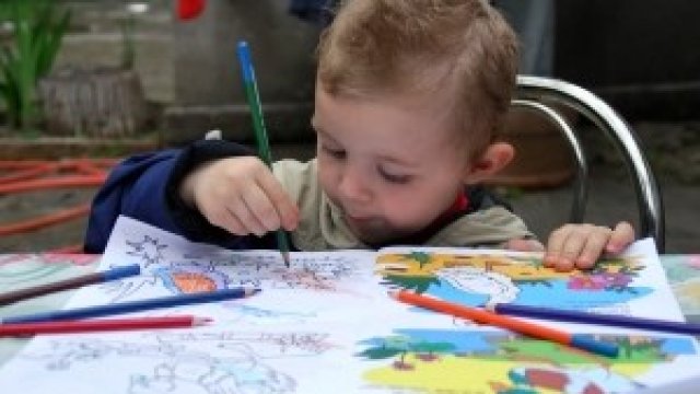 <p>
	<em>Родителите вече разполагат с по-големи доходи. Снимка Sxc.hu</em></p>
