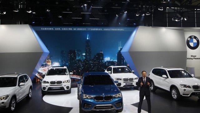 <p>
	Щандът на BMW. Снимка: Ройтерс</p>
