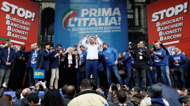 <p>
	Матео Салвини по време на митинг в Милано. <em>Снимка: Ройтерс</em></p>
