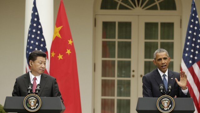 <p>
	Президентите на САЩ и Китай Барак Обама и Си Дзинпин <em>Снимка: архив Ройтерс</em></p>
