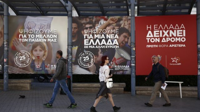 <p>
	Предизборни агитационни материали на партия Сириза в Гърция. <em>Снимка: Ройтерс</em></p>
