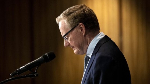 <p>
	Филип Лоу, управител на Австралийската централна банка. Снимка: Bloomberg</p>
