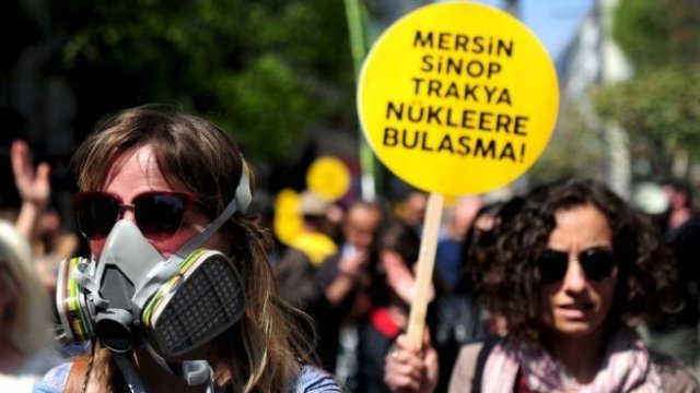 <p>
	Трите проекта за ядрени централи в Турция породиха сериозно обществено недоволство и серия от протести. <em>Снимка: Архив Ройтерс</em></p>
