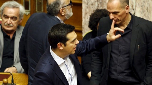 <p>
	Бившите близки съратници - Алексис Ципрас и Янис Варуфакис. Снимка: <em>Ройтерс</em></p>
