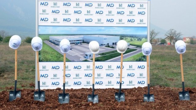 <p>
	Първа копка на завода за електронни компоненти на MD ELEKTRONIK във Враца. <em>Снимка: БТА</em></p>
