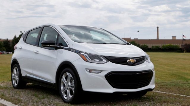 <p>
	Електромобилът Chevrolet Bolt, представен в завода на General Motors в Орион, щата Мичиган. <em>Снимка: Ройтерс</em></p>
