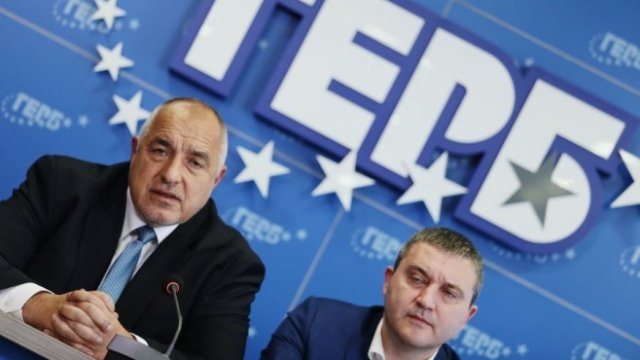 <p>
	Бившият премиер на България Бойко Борисов (вляво) и бившият финансов министър Владислав Горанов (вдясно). <em>Снимка: БГНЕС/Зара Русева</em></p>
