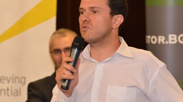 <p>
	Мариян Йорданов, първият служител в Investor.bg, който работи в сайта и до днес. <em>Снимка: Investor.bg</em></p>
