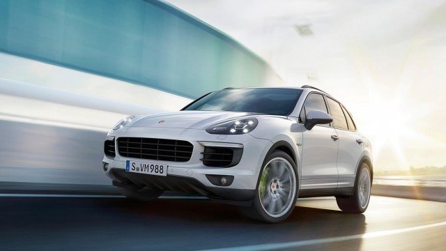 <p>
	Cayenne S e-hybrid.&nbsp;<em>Снимка: Cayenne Webpage</em></p>
