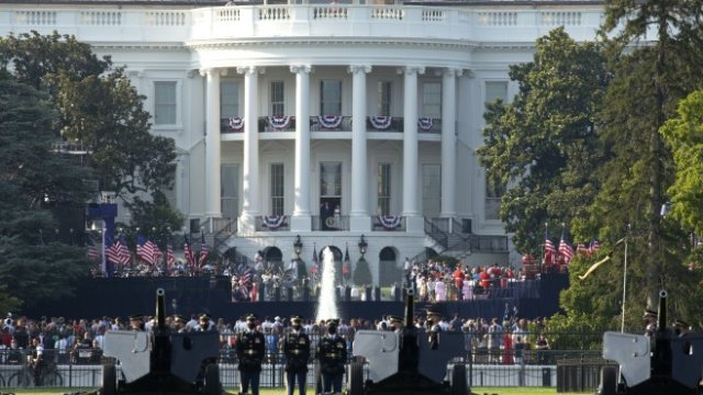 <p>
	Белият дом на 4 юли. <em>Снимка: Bloomberg</em></p>
