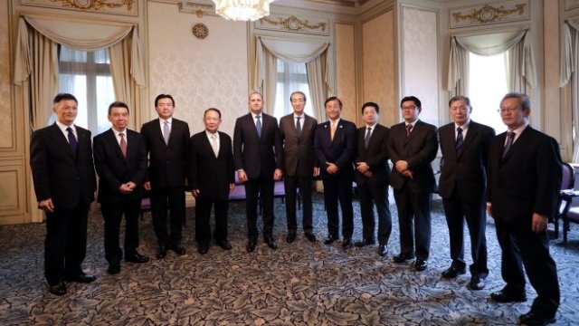 <p>
	Президентът на среща в Токио с представители на водещи в света японски компании. Снимка: <em>Прессекретариат на президента</em></p>
<p>
	&nbsp;</p>
