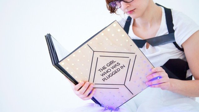 <p>
	Снимка:&nbsp;http://scifi2scifab.media.mit.edu/</p>
