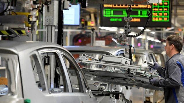 <p>
	Завод на Volkswagen във Волфсбург. <em>Снимка: Ройтерс</em></p>
